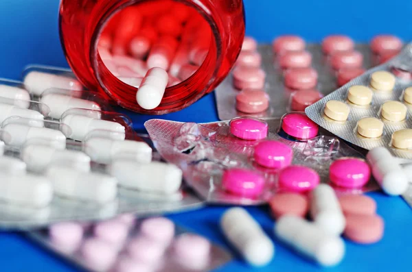 Hap ve yasadışı uygulamaları doping için başka bir uyuşturucu. Eczane antibiyotik ve antidepresan.