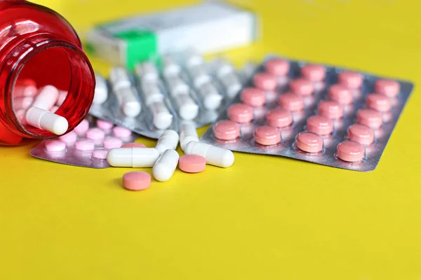 Hap ve yasadışı uygulamaları doping için başka bir uyuşturucu. Eczane antibiyotik ve antidepresan.