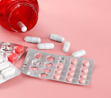 Hap ve yasadışı uygulamaları doping için başka bir uyuşturucu. Eczane antibiyotik ve antidepresan.