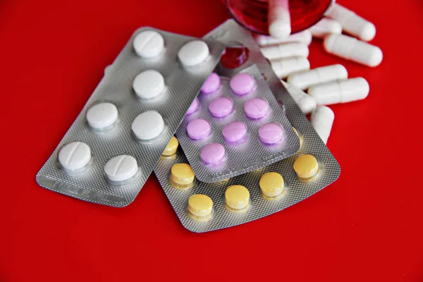 Hap ve yasadışı uygulamaları doping için başka bir uyuşturucu. Eczane antibiyotik ve antidepresan.