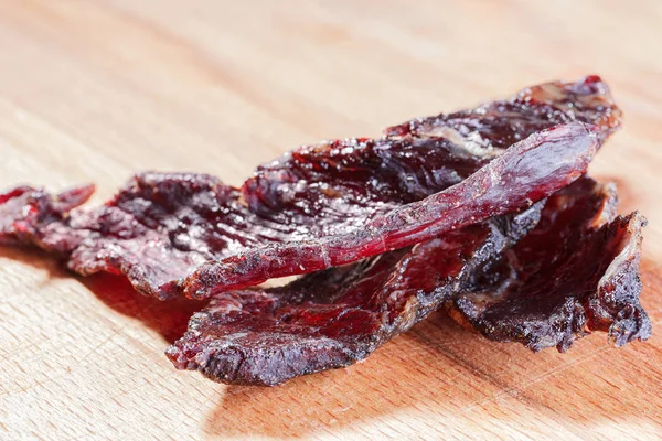 Stukken jerky rundvlees — Stockfoto