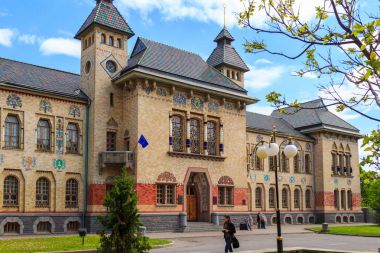 Poltava, Ukrayna - 15 Mayıs 2017: Poltava Bölge Müzesi Vasili Krichevsky sonra adında. Bina 1908 yılında inşa edilmiştir. Poltava region Ukrayna mimari stilinde ilk örneği