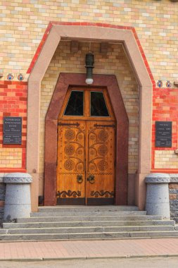 Poltava, Ukrayna - 15 Mayıs 2017: Vasili Krichevsky sonra adlı Poltava Bölge Müzesi Merkezi giriş. Poltava region Ukrayna mimari stilinde ilk örneği