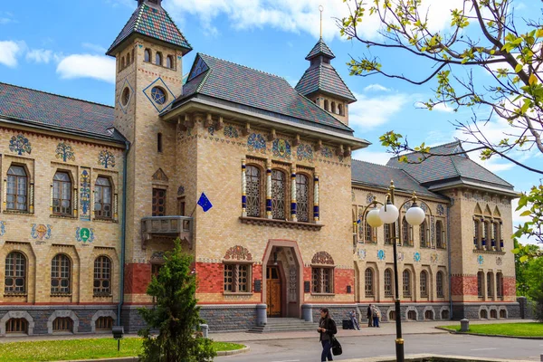 Poltava, Ukrayna - 15 Mayıs 2017: Poltava Bölge Müzesi Vasili Krichevsky sonra adında. Bina 1908 yılında inşa edilmiştir. Poltava region Ukrayna mimari stilinde ilk örneği