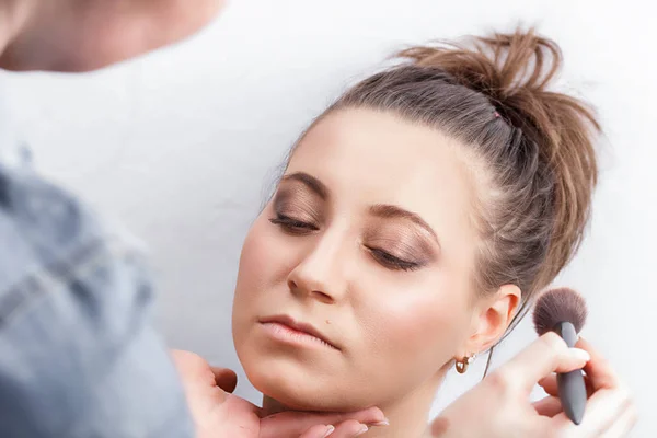 Process of applying makeup on the girl's face close-up — Stock Photo, Image