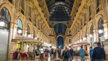 gece milan Galeri vittorio emanuele yürüyen panorama 4 k zaman sukut İtalya