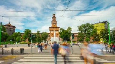 gün castello sforzesco çeşme Meydanı Panoraması 4 k zaman sukut İtalya 