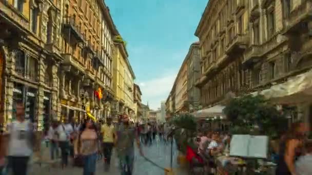 Sunny day milan dante street crowded walking panorama 4k time lapse italia — Vídeos de Stock