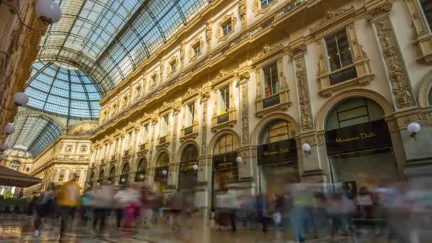 Milan galleria vittorio emanuele crowded panorama 4k time lapse italia — Vídeo de stock