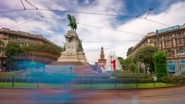 Día tráfico largo cairoli cuadrado panorama 4k time lapse milan italia — Vídeos de Stock