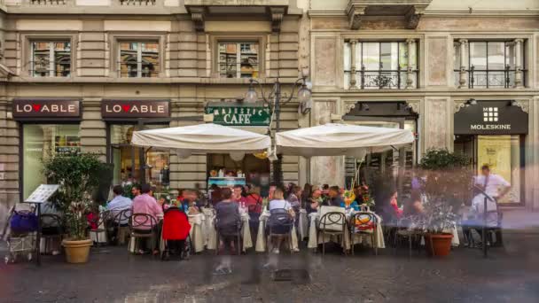 Zonnige dag milan city center dante straat café panorama 4 k tijd vervallen Italië — Stockvideo