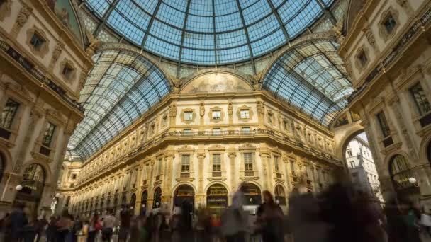 Zonnige Milaan galleria vittorio emanuele center panorama 4 k tijd vervallen Italië — Stockvideo