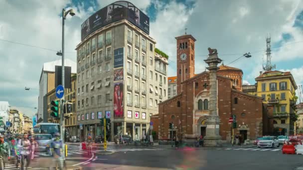 Milan sunny day san babila basilica street panorama 4k time lapse italia — Vídeo de stock