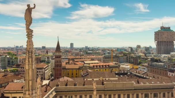 Día milan duomo catedral azotea punto de vista ciudad panorama 4k time lapse italia — Vídeos de Stock