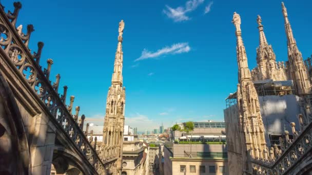 Дневная панорама панорамы панорамы Milan Duomo rooftop 4k time lapse y — стоковое видео