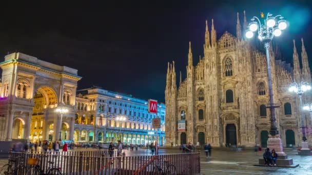 Milan city night illumination duomo cathedral vittorio emanuelle gallery front panorama 4k time lapse italy — ストック動画