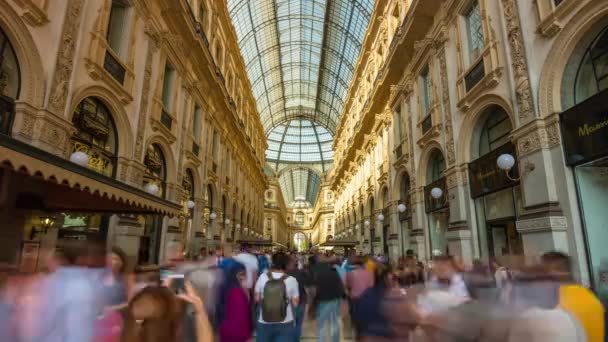 Famosa galería duomo de compras — Vídeo de stock