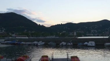 Küçük köy Bellagio adlı dock