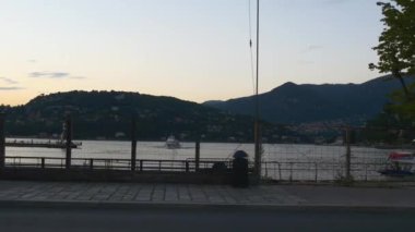 Como Şehir Gölü kenarında