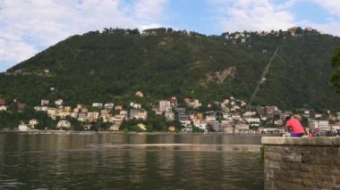 yaz günü ünlü como Gölü defne yan panorama 4k İtalya