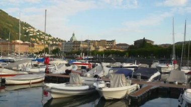 Küçük köy Bellagio adlı dock