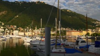 Küçük köy Bellagio adlı dock
