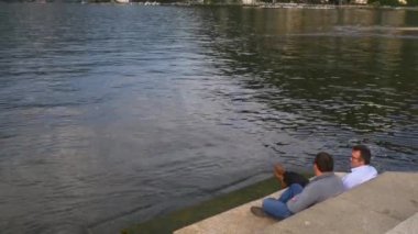 gün batımı ünlü como Gölü iki erkek bay 4 k İtalya söz yaz