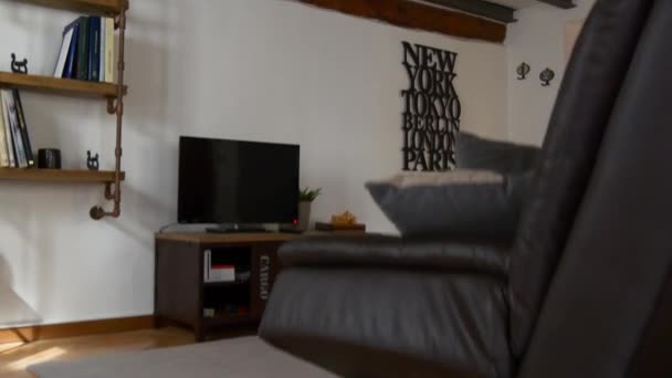 Hermoso y acogedor apartamento — Vídeo de stock