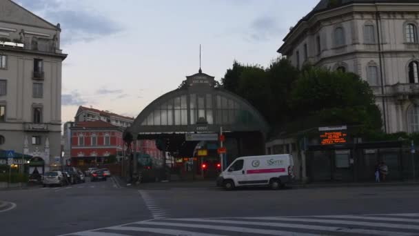 Sommer Dämmerung Como See Stadt Bahnhof Kreuzung panorama 4k italien — Stockvideo