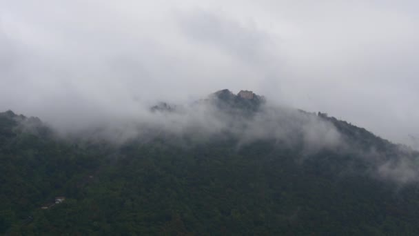 Утренний туман Como озеро Гора панорама 4k Италия — стоковое видео