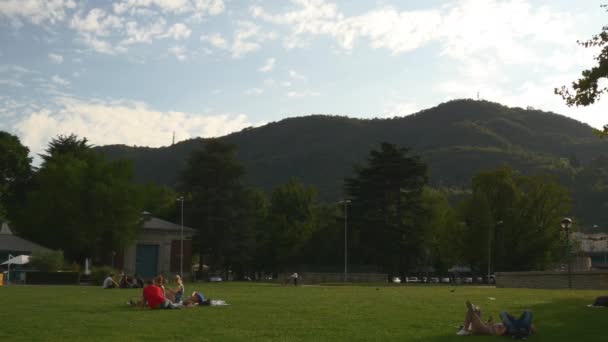 Letní den como jezero slavný volta chrám zahrada Itálie panorama 4k — Stock video