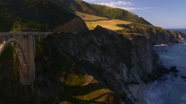 California kıyı şeridinde Big Sur