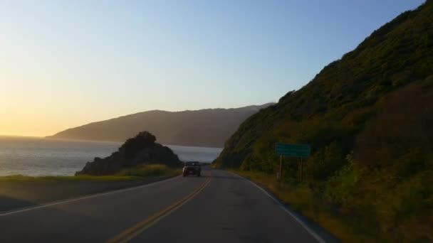 Conducir en la carretera californiana — Vídeo de stock