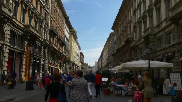 Porto ticinese straat verkeer — Stockvideo