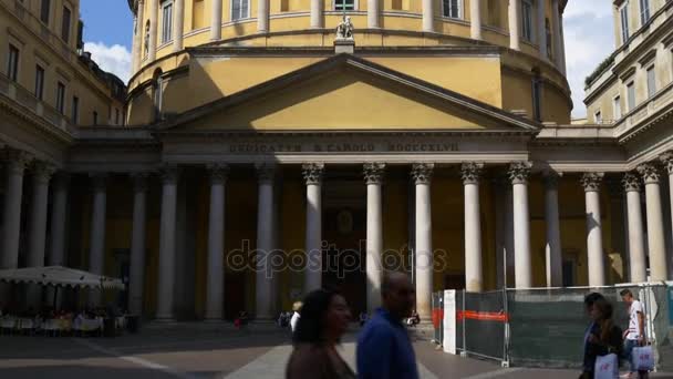 Italia milan día soleado san carlo al corso catedral plaza frente panorama 4k — Vídeo de stock