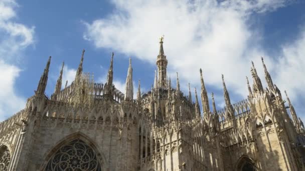 Vista para o telhado da Catedral de Duomo — Vídeo de Stock