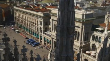 Piazza del Duomo çatısı turistlere