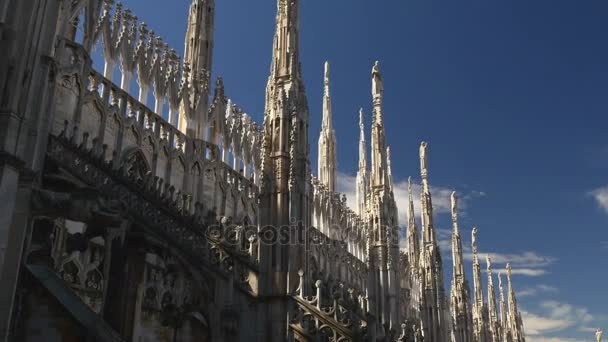 Vista para o telhado da Catedral de Duomo — Vídeo de Stock