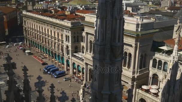 Piazza del Duomo çatısı turistlere — Stok video