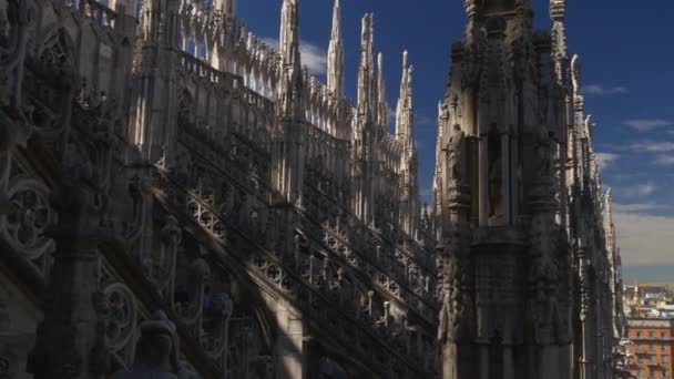 Vista para o telhado da Catedral de Duomo — Vídeo de Stock