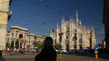 Piazza del Duomo çatısı turistlere