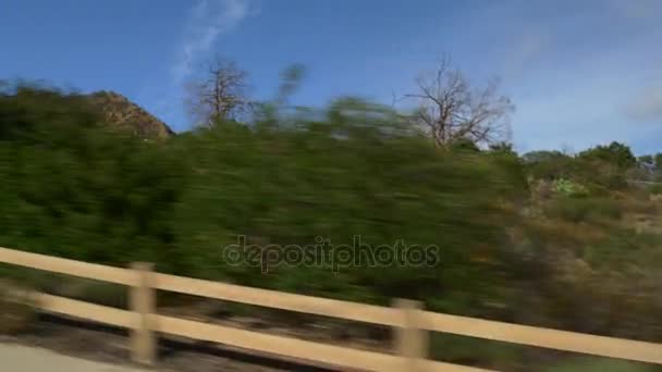 Conducir en la carretera californiana — Vídeo de stock