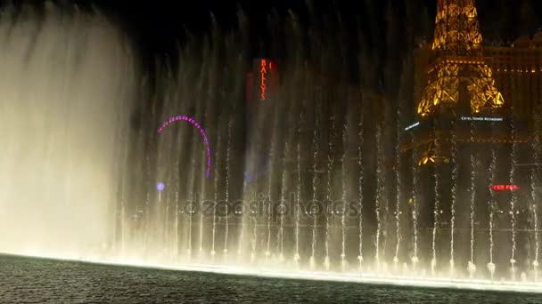 Bellagio hotel and dancing fountains — Stock Video