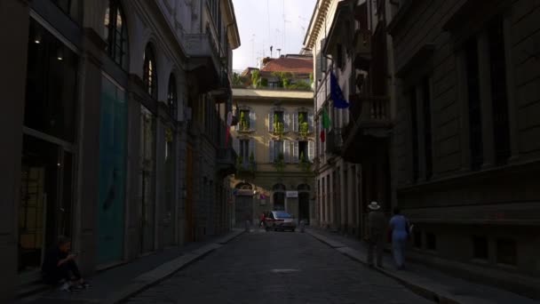 Миланский летний день вид на улицу — стоковое видео