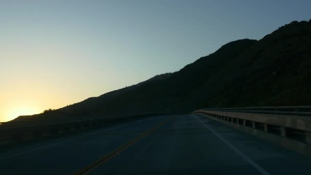 Conducir en la carretera californiana — Vídeo de stock