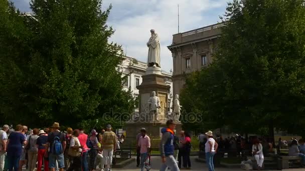 Leonardo da vinci monument — Stockvideo