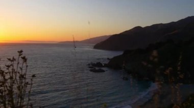 California kıyı şeridinde Big Sur