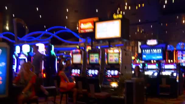 Menschen im Casino — Stockvideo