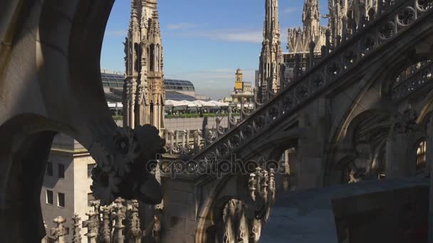 屋顶的大教堂广场上的游客 — 图库视频影像