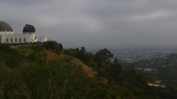 Turisté v Griffith Observatory — Stock video